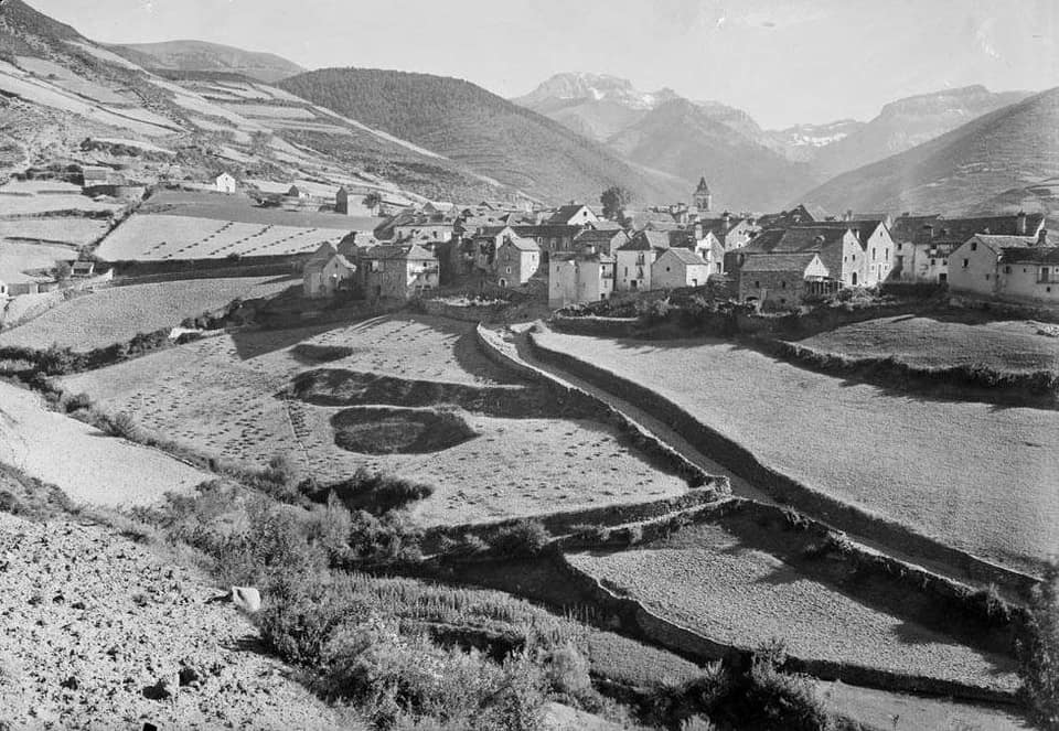 Vista de Aragüés del Puerto